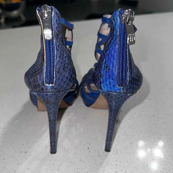 VINCE CAMUTO BLUE SNAKESKIN HEELS 🐍 - Picture 8 of 11
